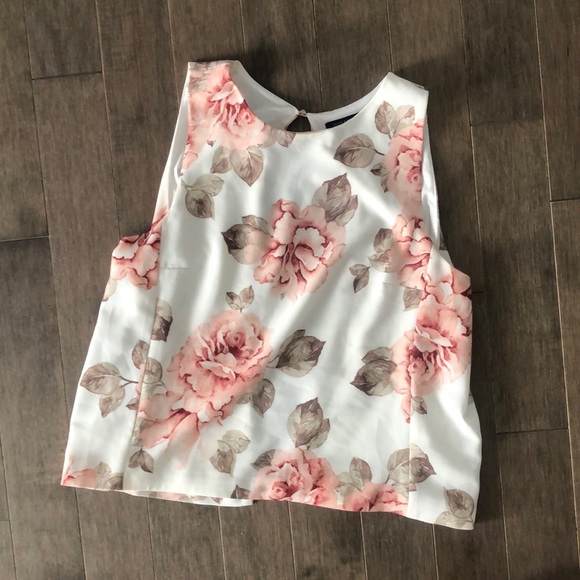 4/35$ 🌈 Flower 🌸 Top - Picture 3 of 3